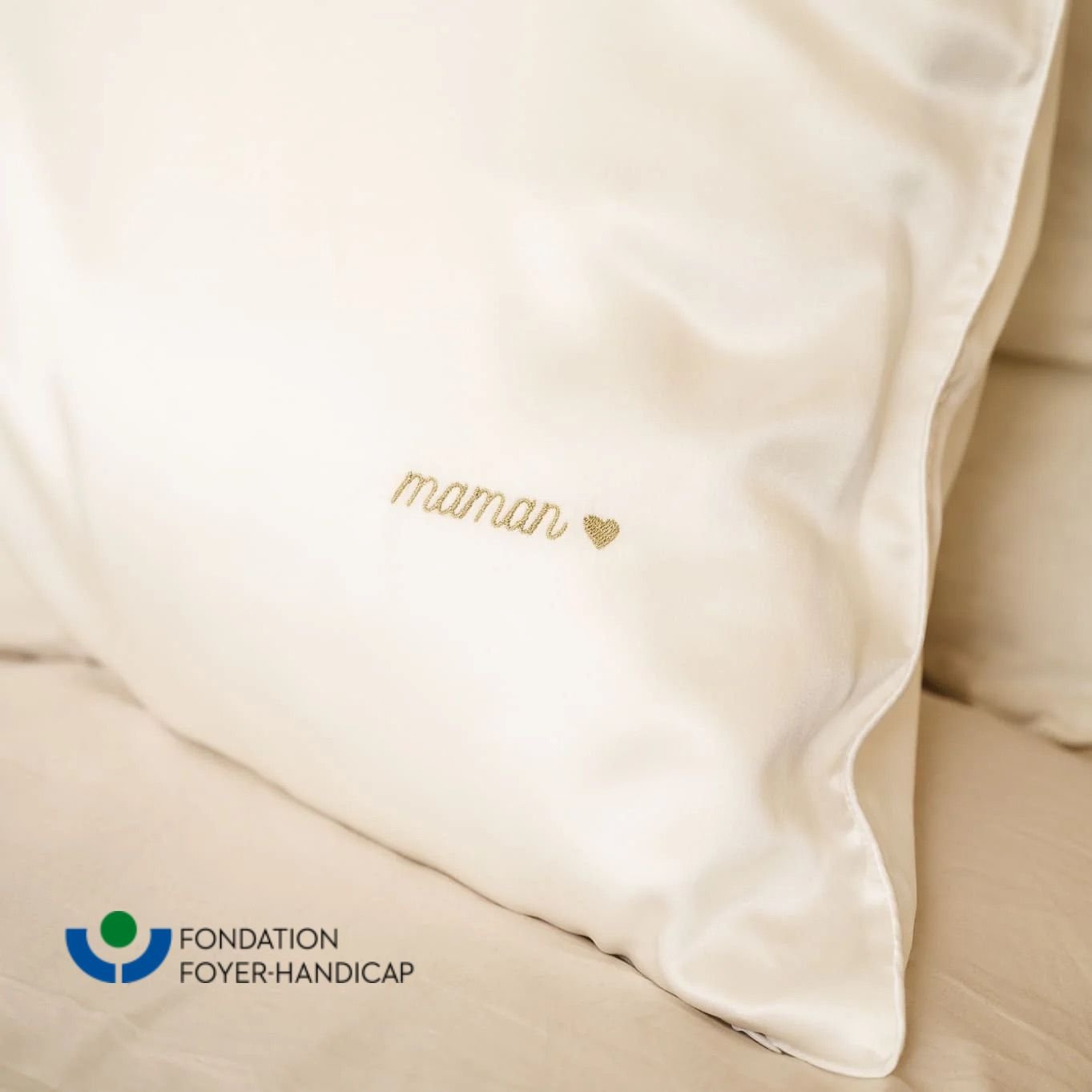 Taie d'Oreiller en Soie Brodée - Nº29 Joie de Vivre - NUITE®